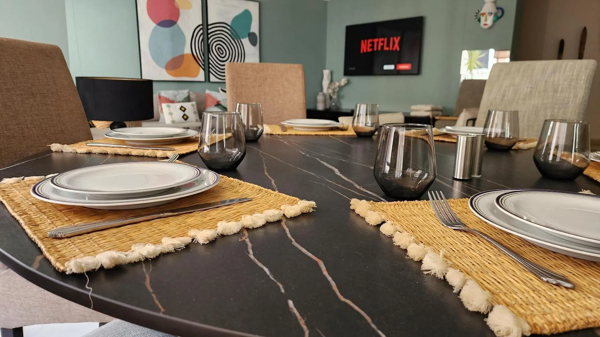Number Nine Triangle D'Or By Ib Signature - Chic 3-Bedroom Family Apartment In Sought-After Area, 24 X7 Security - Self Check-In - Parking - City View With Terrace - Walk To Cafes! City Centre Casablanca Morocco