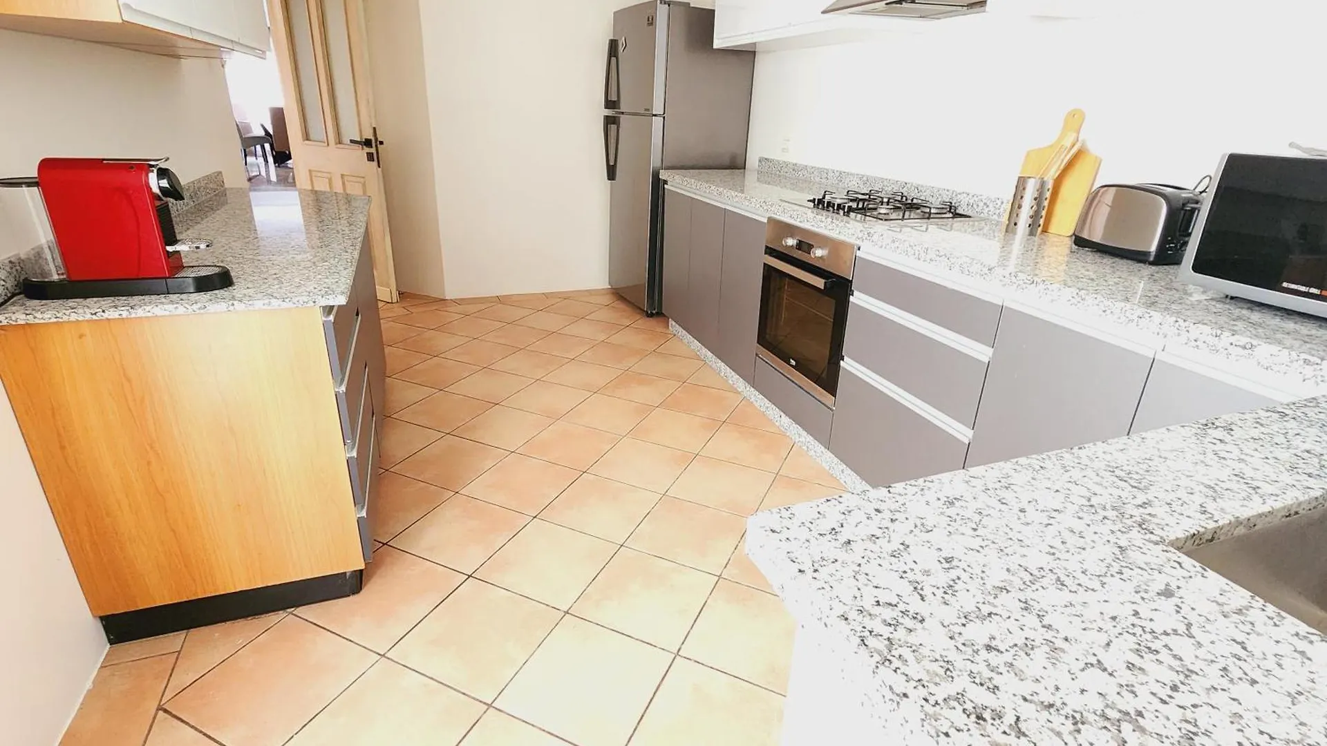 Number Nine Triangle D'Or By Ib Signature - Chic 3-Bedroom Family Apartment In Sought-After Area, 24 X7 Security - Self Check-In - Parking - City View With Terrace - Walk To Cafes! City Centre Casablanca