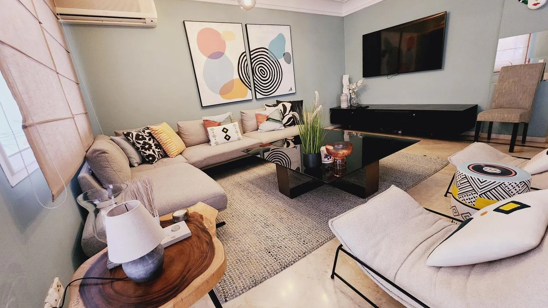 Number Nine Triangle D'Or By Ib Signature - Chic 3-Bedroom Family Apartment In Sought-After Area, 24 X7 Security - Self Check-In - Parking - City View With Terrace - Walk To Cafes! City Centre Casablanca Morocco