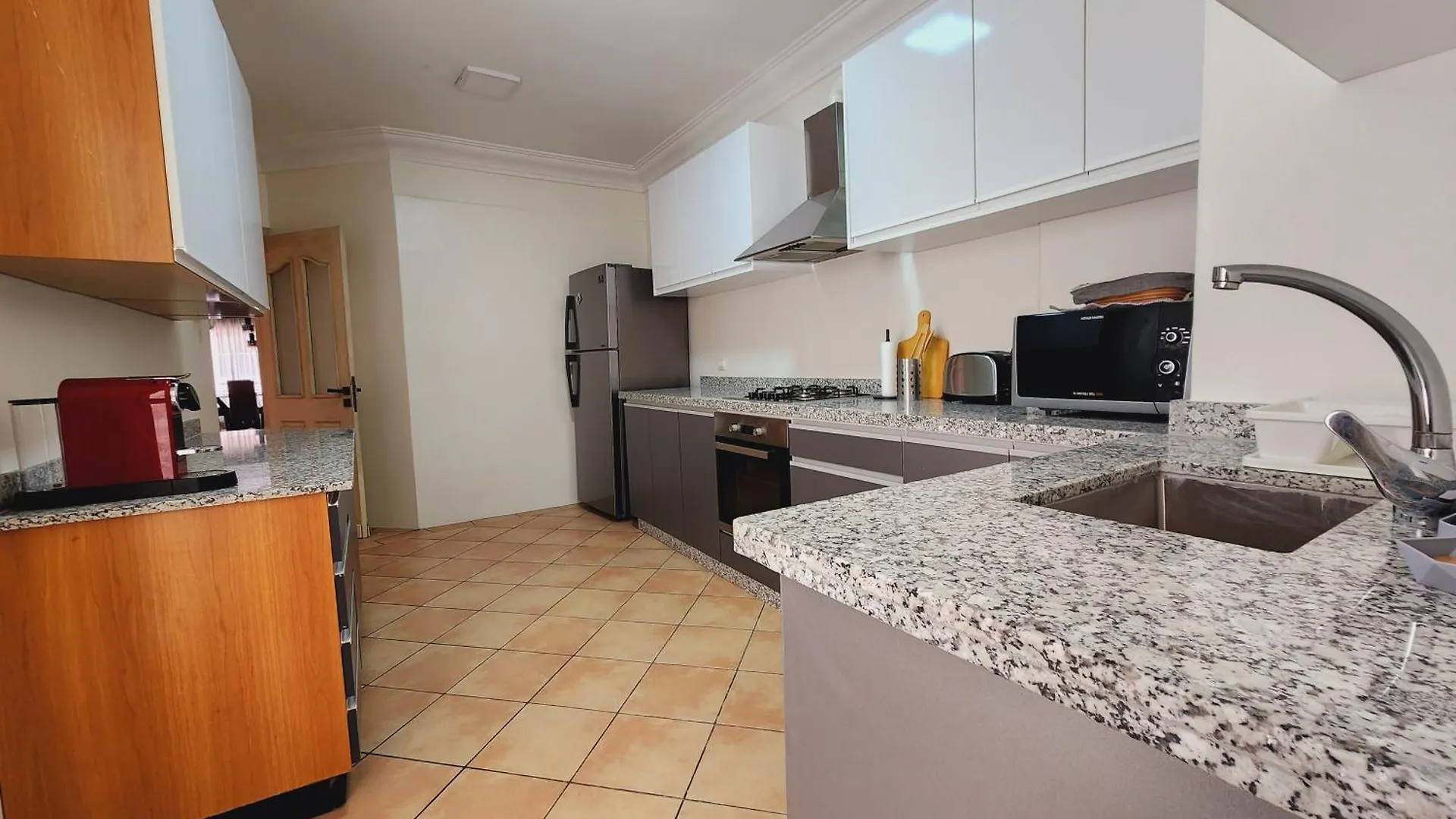 Number Nine Triangle D'Or By Ib Signature - Chic 3-Bedroom Family Apartment In Sought-After Area, 24 X7 Security - Self Check-In - Parking - City View With Terrace - Walk To Cafes! City Centre Casablanca