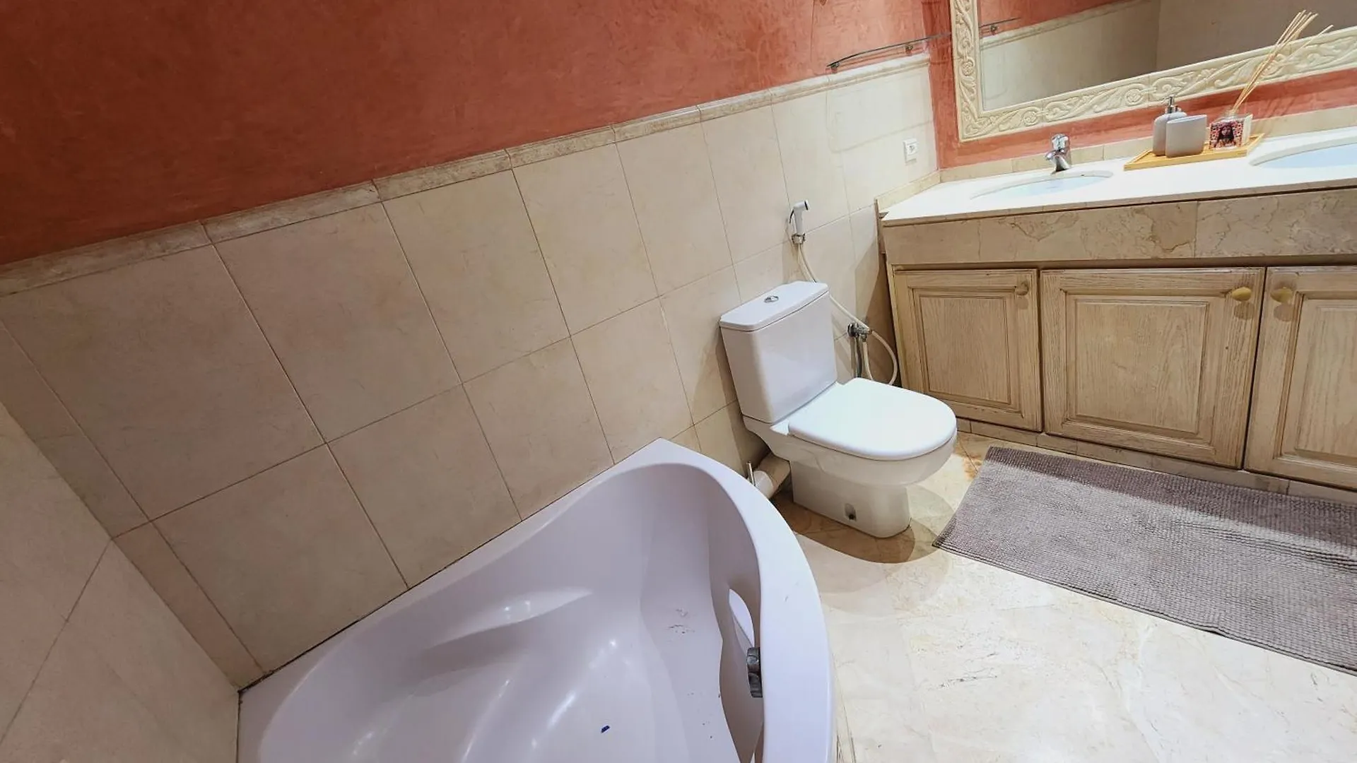 Number Nine Triangle D'Or By Ib Signature - Chic 3-Bedroom Family Apartment In Sought-After Area, 24 X7 Security - Self Check-In - Parking - City View With Terrace - Walk To Cafes! City Centre Casablanca 0*,